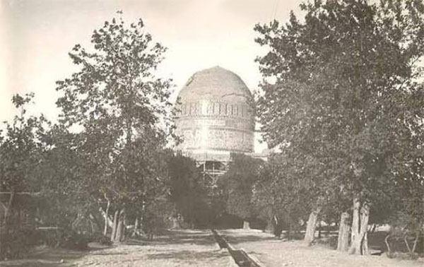 نمایی قدیمی از آرامستان خواجه ربیع +عکس