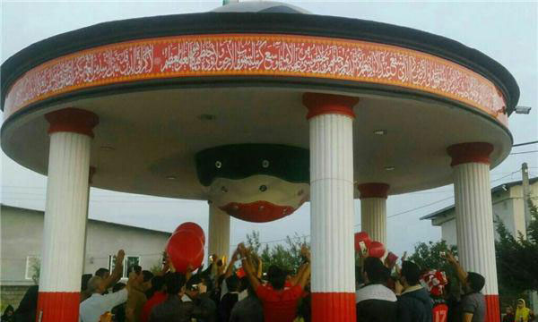 هواداران پرسپولیس بر سر مزار هادی نوروزی +عکس هواداران پرسپولیس بر سر مزار هادی نوروزی +عکس