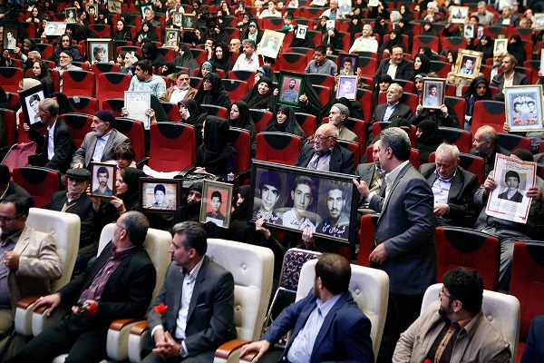 جشن تولد پدران و مادران شهید برگزار شد جشن تولد پدران و مادران شهید برگزار شد