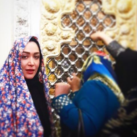 بازیگر جوان معروف با چادر در زیارت بی بی شهربانو +تصاویر بازیگر جوان معروف با چادر در زیارت بی بی شهربانو +تصاویر