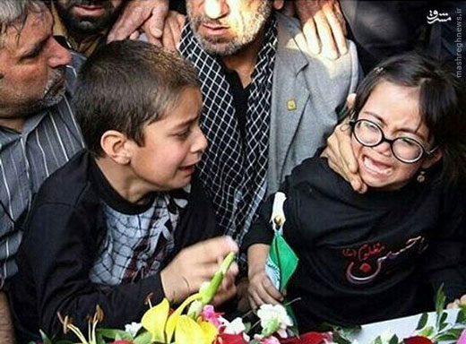 وداع دردناک فرزندان شهید مدافع حرم با پدر + عکس وداع دردناک فرزندان شهید مدافع حرم با پدر + عکس