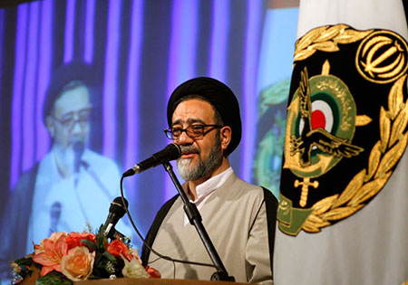 بی‌اعتقاد کردن جوانان به دین و اصول انقلاب از اهداف دشمن درجنگ نرم است