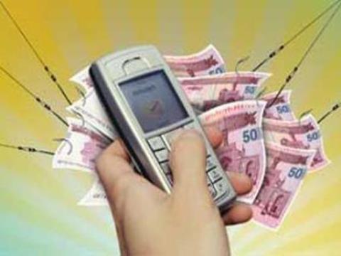 کلاهبرداری پیامکی همچنان قربانی می گیرد/ نباید برای ریختن پول به حسابتان به عابر بانک بروید