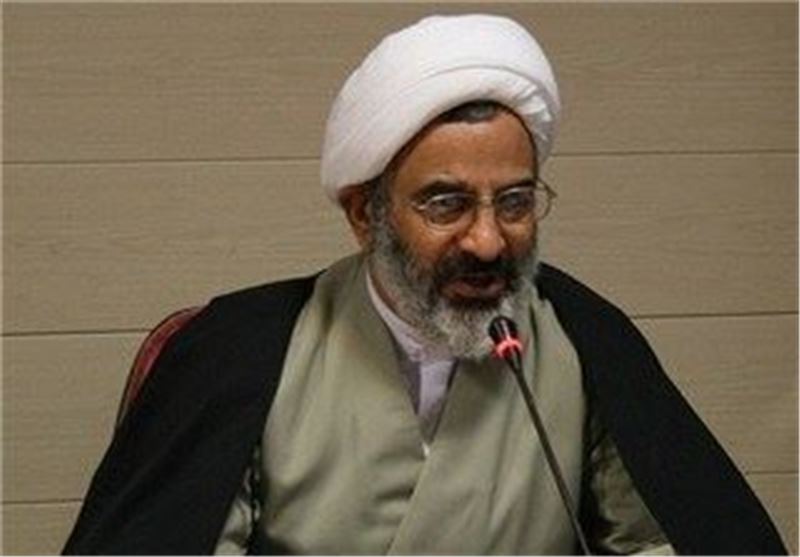 اساتید و علما در تبیین نقش ولایت‌فقیه اهتمام جدی داشته‌ باشند
