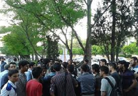 تشکیل زنجیره انسانی حفاظت از جنگل در لرستان
