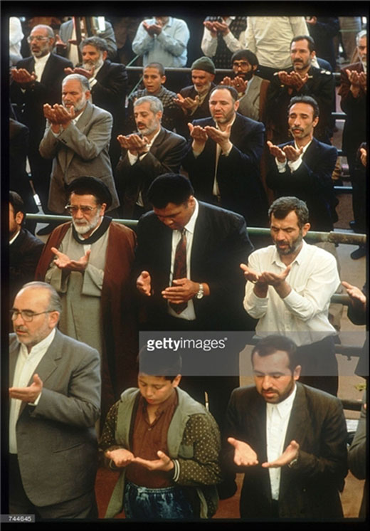 حضور محمد علی کلی در نماز جمعه تهران + عکس حضور محمد علی کلی در نماز جمعه تهران + عکس