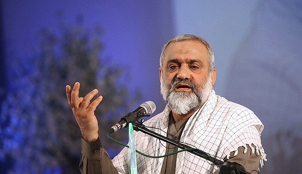 دشمن ایمان جوانان ما را به رگبار شهوت و انحراف بسته است