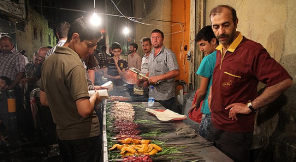 خاطره بازی غذا خورهای تهرانی از کوچه گشنه ها تا دولت آباد/ از دوغ شتر و فلال تا گس عربی خاطره بازی غذا خورهای تهرانی از کوچه گشنه ها تا دولت آباد/ از دوغ شتر و فلال تا گس عربی