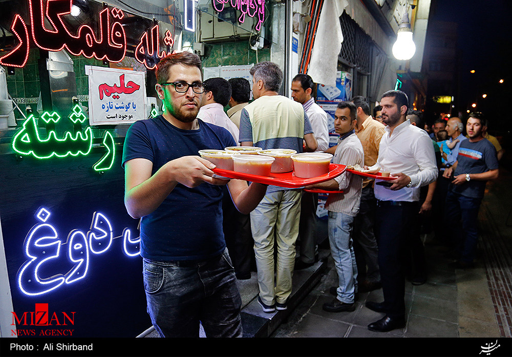 کاسه های گره خورده با سفره افطار/ بهترین آش فروشی های تهران را بشناسید کاسه های گره خورده با سفره افطار/ بهترین آش فروشی های تهران را بشناسید