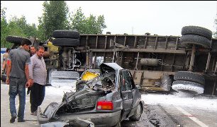 تصادف زنجیره ای 5 خودرو با 20 مجروح/ انتقال مجروحان به بیمارستان تصادف زنجیره ای 5 خودرو با 20 مجروح/ انتقال مجروحان به بیمارستان
