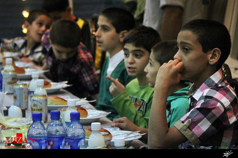 ماه مبارک رمضان در ترکیه بسیار شاخص و مورد توجه است و در این زمینه اعتقادات رایجی وجود دارد که از جمله آن می توان به افطاری دادن به ایتام ، کمک به مستمندان، جشن گرفتن عید فطر به مدت سه روز و ... اشاره کرد. ماه مبارک رمضان در ترکیه بسیار شاخص و مورد توجه است و در این زمینه اعتقادات رایجی وجود دارد که از جمله آن می توان به افطاری دادن به ایتام ، کمک به مستمندان، جشن گرفتن عید فطر به مدت سه روز و ... اشاره کرد.