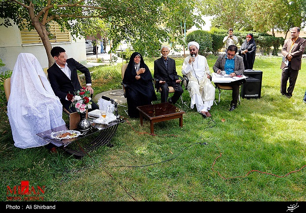 طعم خوش زندگی در محوطه زندان رجایی شهر / نفسهایی که بعد از خطبه عقد دوباره به شماره افتاد طعم خوش زندگی در محوطه زندان رجایی شهر / نفسهایی که بعد از خطبه عقد دوباره به شماره افتاد