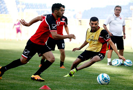 پیروزی پر گل پرسپولیس در نیمه اول/ رونمایی از ترکیب جدید پرسپولیس در روز حضور هواداران
