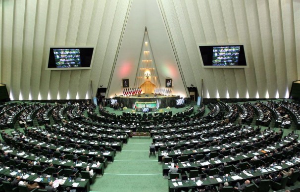 آغاز جلسه غیرعلنی مجلس با حضور شمخانی
