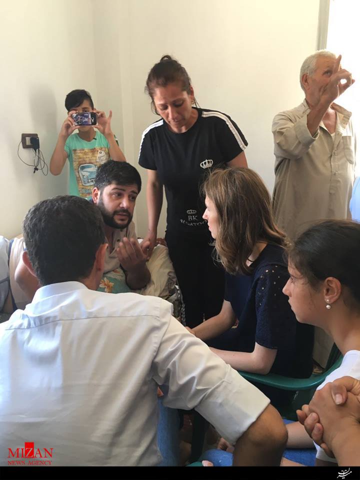 دیدار سرزده بشار اسد و همسرش با ساکنین روستاهای حمص
