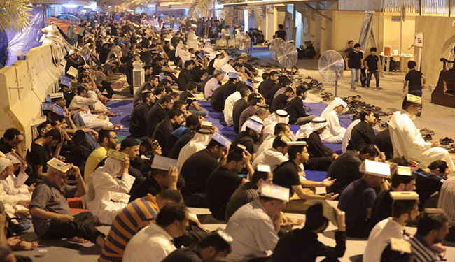 ادامۀ تحصن مقابل منزل آیتالله عیسی قاسم +عکس ادامۀ تحصن مقابل منزل آیتالله عیسی قاسم +عکس