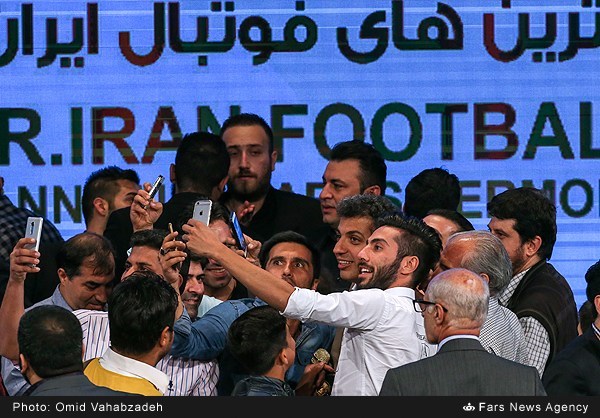 سلفی فردوسی پور با هوادارانش +عکس سلفی فردوسی پور با هوادارانش +عکس