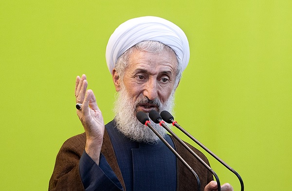 مسئله حقوقهای نجومی در خور نظام اسلامی نیست/ اگر کسانی برخلاف چارچوب قانونی این نوع برداشته ها را کرده اند باید محاکمه شوند/ باید پولها به بیت المال برگردد