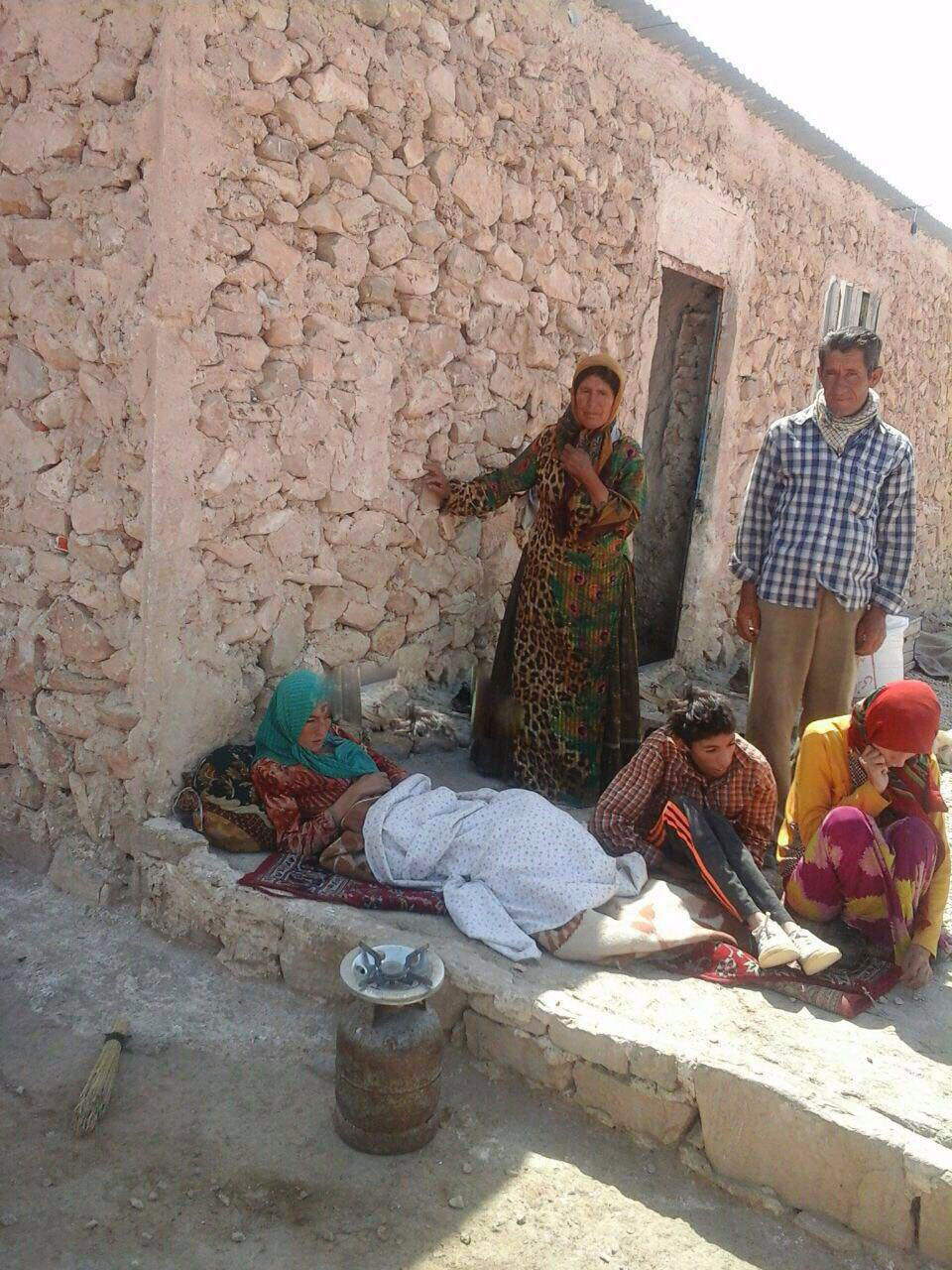 خانواده ای با سه معلول که فیش نجومی ندارند+ تصاویر