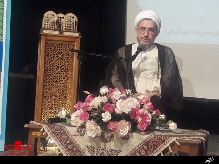 سلامت جامعه در گرو داشتن نخبگان صالح است