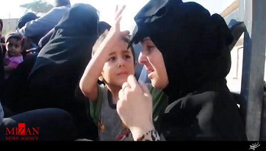 لحظه دیدنی رهایی مادر و طفلش از چنگال داعش + فیلم