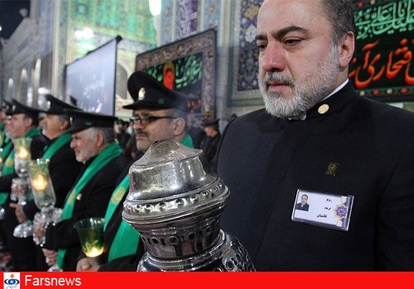 چهرههای سرشناس در لباس خادمی امام رضا(ع)+تصاویر چهرههای سرشناس در لباس خادمی امام رضا(ع)+تصاویر
