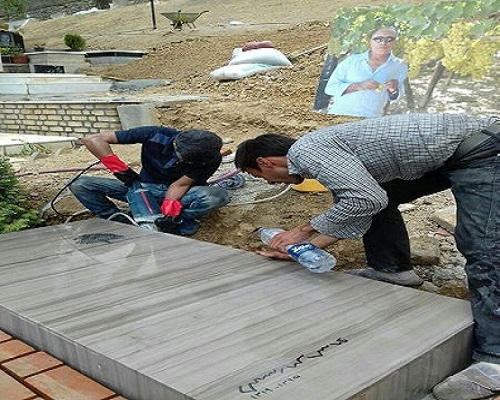 نصب سنگ مزار عباس کیارستمی + عکس نصب سنگ مزار عباس کیارستمی + عکس