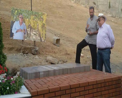 نصب سنگ مزار عباس کیارستمی + عکس نصب سنگ مزار عباس کیارستمی + عکس