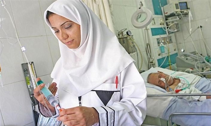 درآمد پرستاران هزینه زندگی آنها را تامین نمی کند/ دریافت حقوق 17 میلیونی متخصصان