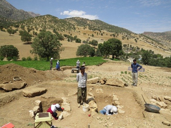 کشف گورستان مربوط به ۲۵۰۰ سال قبل از میلاد در دنا+عکس کشف گورستان مربوط به ۲۵۰۰ سال قبل از میلاد در دنا+عکس