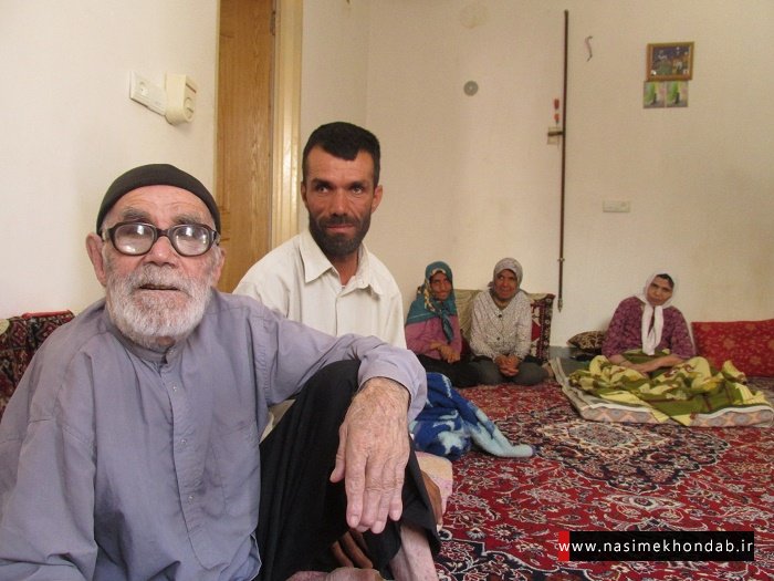 تعداد انگشتان حاج اکبر برای شمارش درد هایش کم است+تصاویر تعداد انگشتان حاج اکبر برای شمارش درد هایش کم است+تصاویر