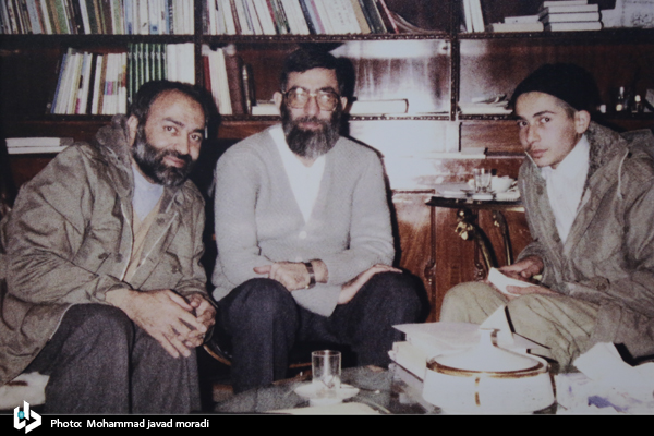 میرحسین و دوستانش، برایم زن آمریکایی گرفتند/ منتظری خودش هم می گفت اینکاره نیست/ بین مدیران شیشلیکی با رییس جمهوری که خودش نان می خرید 180 درجه فاصله است میرحسین و دوستانش، برایم زن آمریکایی گرفتند/ منتظری خودش هم می گفت اینکاره نیست/ بین مدیران شیشلیکی با رییس جمهوری که خودش نان می خرید 180 درجه فاصله است