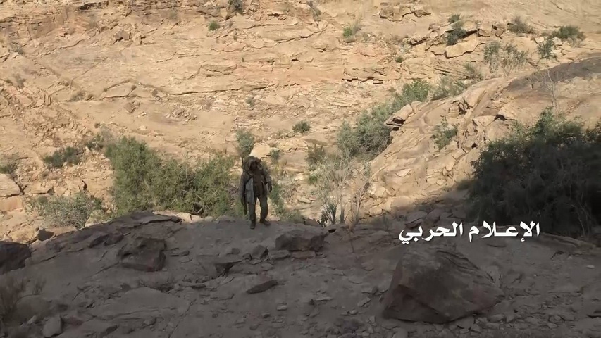 برافراشتن پرچم یمن بر فراز کوه‌های «نجران» عربستان+عکس