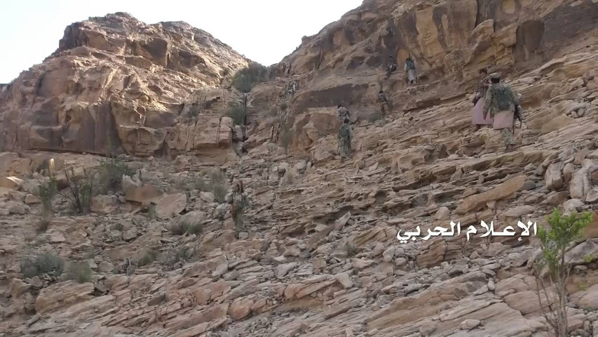 برافراشتن پرچم یمن بر فراز کوه‌های «نجران» عربستان+عکس