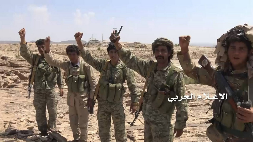 برافراشتن پرچم یمن بر فراز کوه‌های «نجران» عربستان+عکس