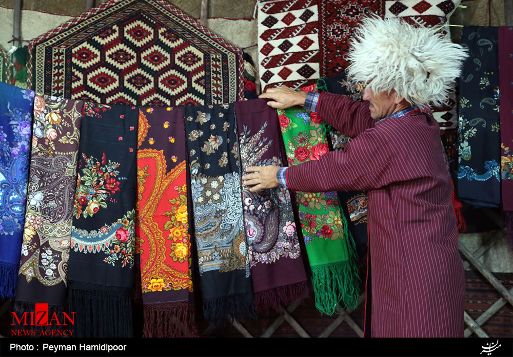 نمایشگاهی برای خرید صنایع دستی ترکمن و خراسانی ها+تصاویر نمایشگاهی برای خرید صنایع دستی ترکمن و خراسانی ها+تصاویر