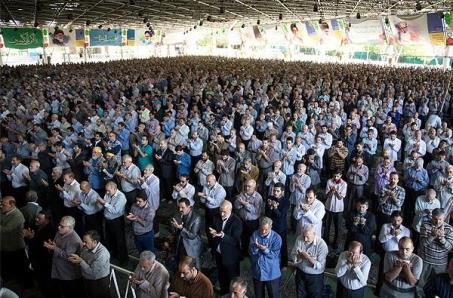نماز عید قربان به امامت آیت الله خاتمی اقامه شد
