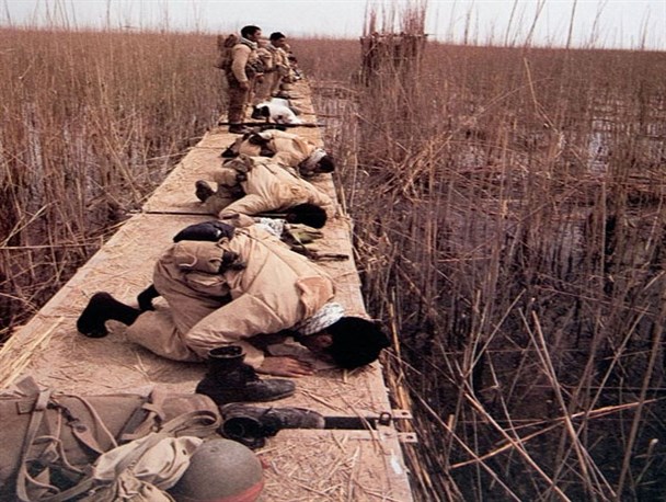 جزیره مجنون؛ کربلای شهدای تشنه لب در جوار آب جزیره مجنون؛ کربلای شهدای تشنه لب در جوار آب