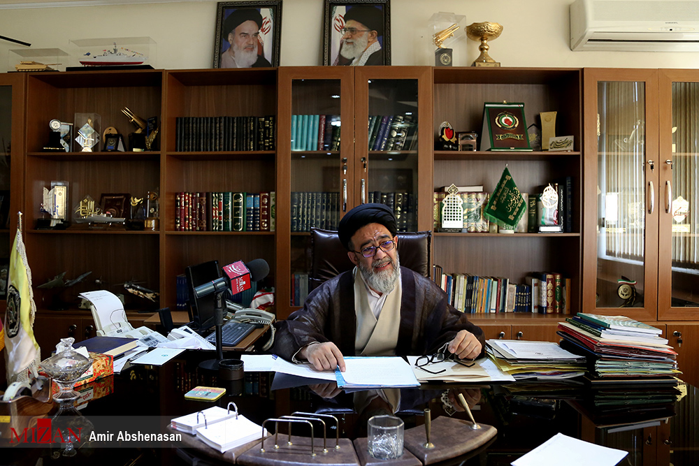 میلیون‌ها جوان ایرانی آماده دفاع از حریم اهل بیت (ع) هستند/برخی از جوانان وظیفه عاشقانه التماس می کنند که به سوریه اعزام شوند