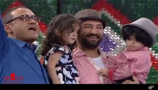 مجید صالحی به همراه دوقلوهایش مهمان خندوانه + فیلم مجید صالحی به همراه دوقلوهایش مهمان خندوانه + فیلم