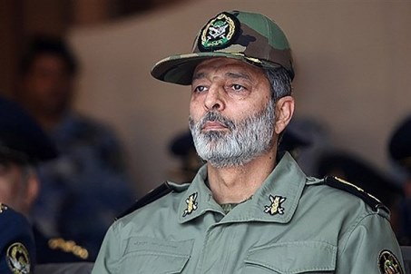 فرماندهان سپاه در جایی که لازم باشد با آتش در مقابل دشمنان لجوج می‌ایستند