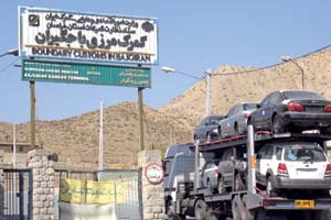 بازگشایی مرز باجگیران همچنان محل تردید است/ جبران کمبود بودجه ترکمنستان از جیب رانندگان ایرانی