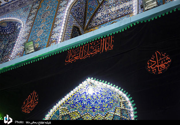 سیاه پوش کردن حرم امام حسین(ع)/عکس
