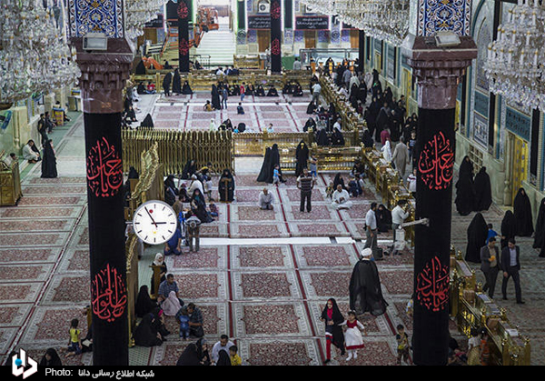 سیاه پوش کردن حرم امام حسین(ع)/عکس