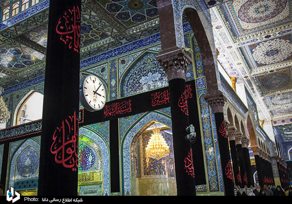 سیاه پوش کردن حرم امام حسین(ع)/عکس