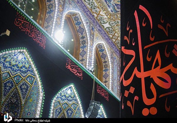 سیاه پوش کردن حرم امام حسین(ع)/عکس