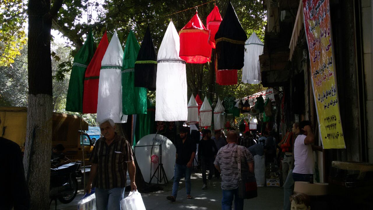 طبل های چینی در عزای حسینی/شاه پرهای 100 تومانی برای تزیین علم طبل های چینی در عزای حسینی/شاه پرهای 100 تومانی برای تزیین علم