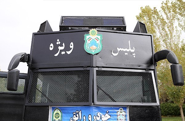 رونمایی از خودروی ضد اغتشاش ولانچر پرتاب گاز اشک آور تولید داخل یگان ویژه/ استفاده از پلیس اسب سوار برای کنترل اجتماعات