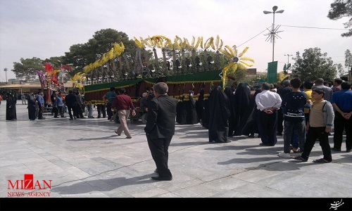 از شبیه‌سازی قافله کربلا تا خاطرات فروشنده پرچم عزای امام حسین(ع)/حرم 