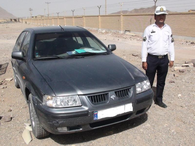 توقيف سواری سمند با 90 ميليون ريال خلافی در پليس راه يزد- شيراز